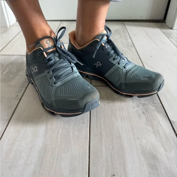 On Running Blue Athletic Shoes with Breathable Mesh and Sleek Design - Picture 3 of 8